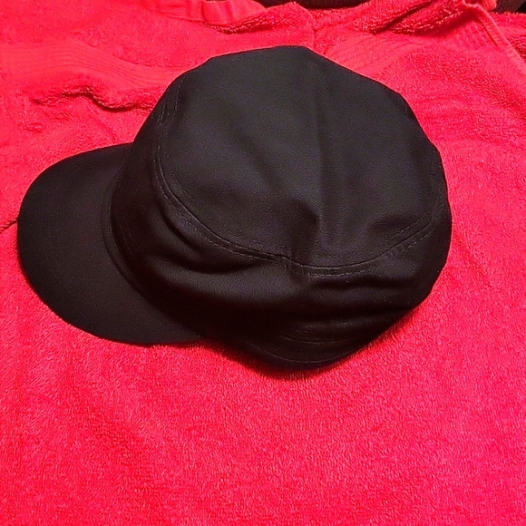 Black Cap - Picture 3 of 3